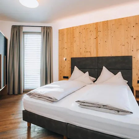 Bacher Living - & Hotel apartamentowy Serfaus