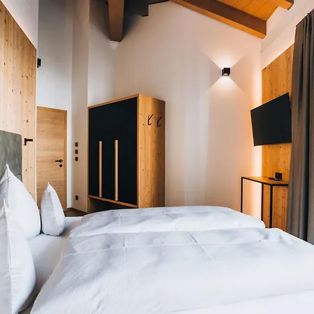 Bacher Living - & Hotel apartamentowy Serfaus