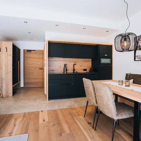 Bacher Living - & Hotel apartamentowy Serfaus