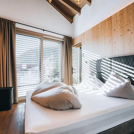 Bacher Living - & Hotel apartamentowy Serfaus