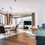 Ξενοδοχείο με διαμερίσματα Bacher Living - & *