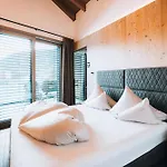 Bacher Living - & Ξενοδοχείο με διαμερίσματα Serfaus